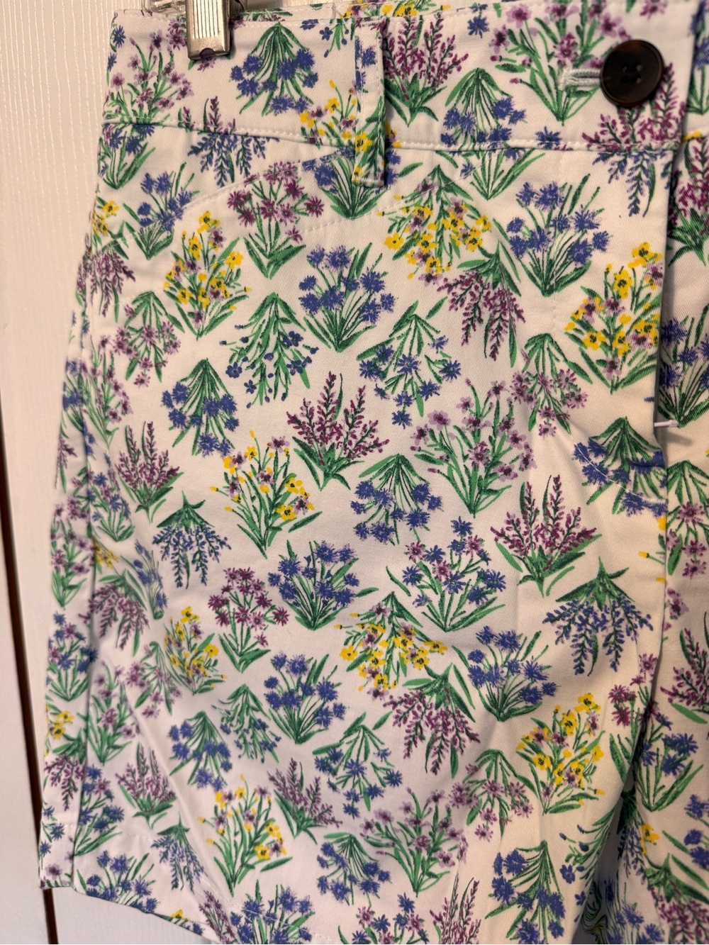 Talbots White Floral Print Shorts with Purple, Green & Yellow Wildflowers Sz 4P - Picture 3 of 14